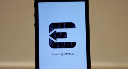 evasi0n initializing offsets 500x269 В прошивке iOS 6.1.1 beta пока не закрыт джейлбрейк evasi0n