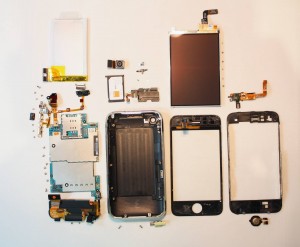 iphone-3g-s-fully-disassembled21